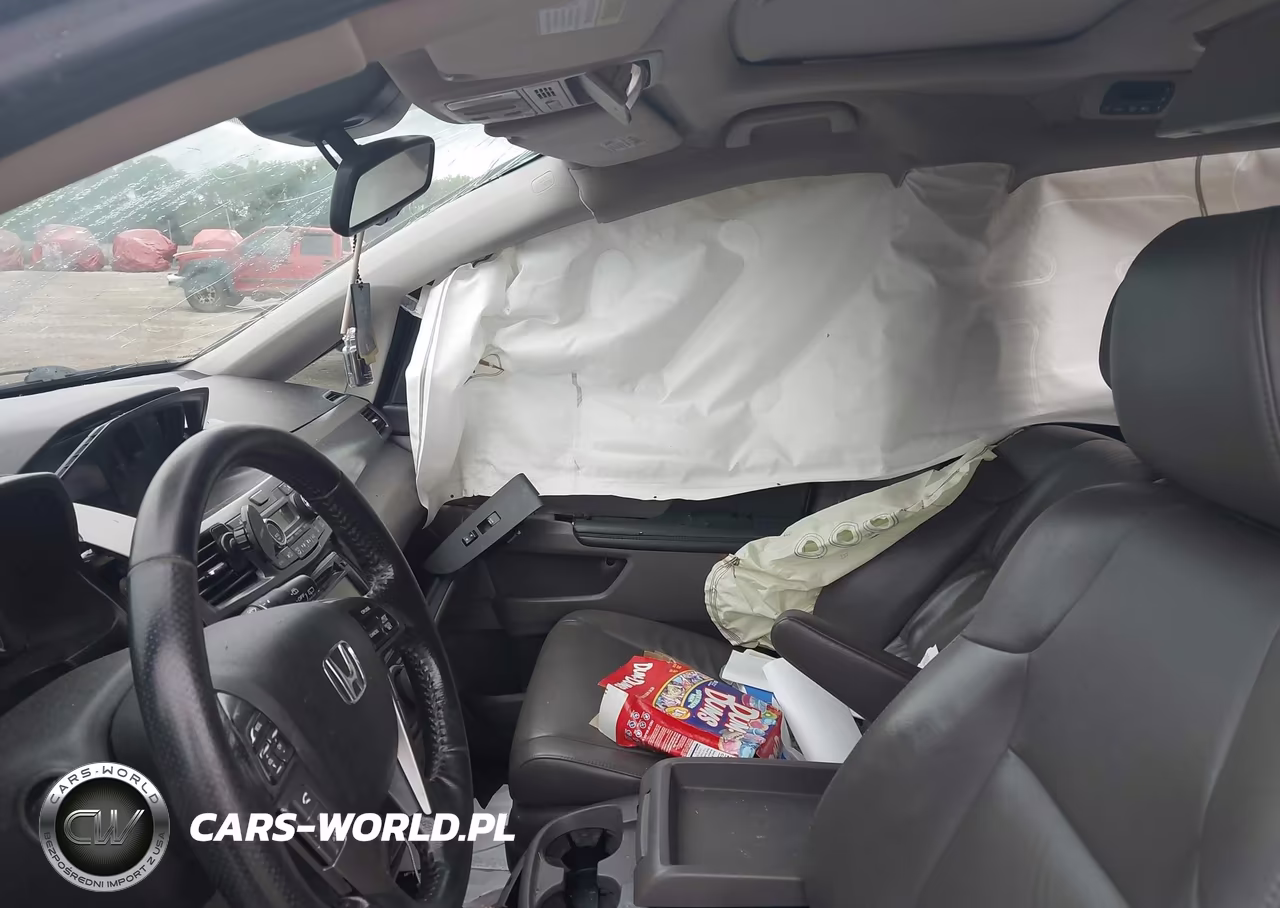 2015 Honda Odyssey Touring-Touring Elite VIN:5FNRL5H99FB039422 - 5