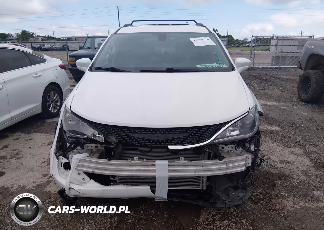 2020 Chrysler Pacifica Touring L VIN:2C4RC1BG7LR271453 - 13