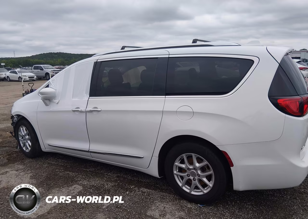 2020 Chrysler Pacifica Touring L VIN:2C4RC1BG7LR271453 - 15