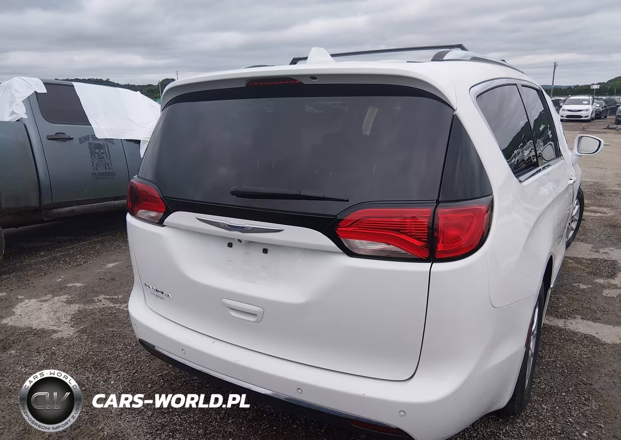 2020 Chrysler Pacifica Touring L VIN:2C4RC1BG7LR271453 - 17