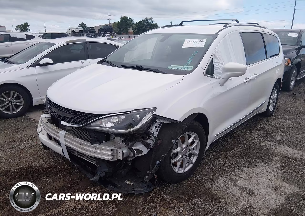 2020 Chrysler Pacifica Touring L VIN:2C4RC1BG7LR271453 - 2