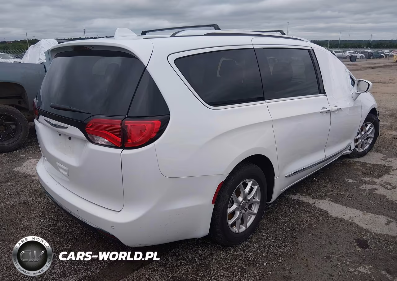 2020 Chrysler Pacifica Touring L VIN:2C4RC1BG7LR271453 - 4