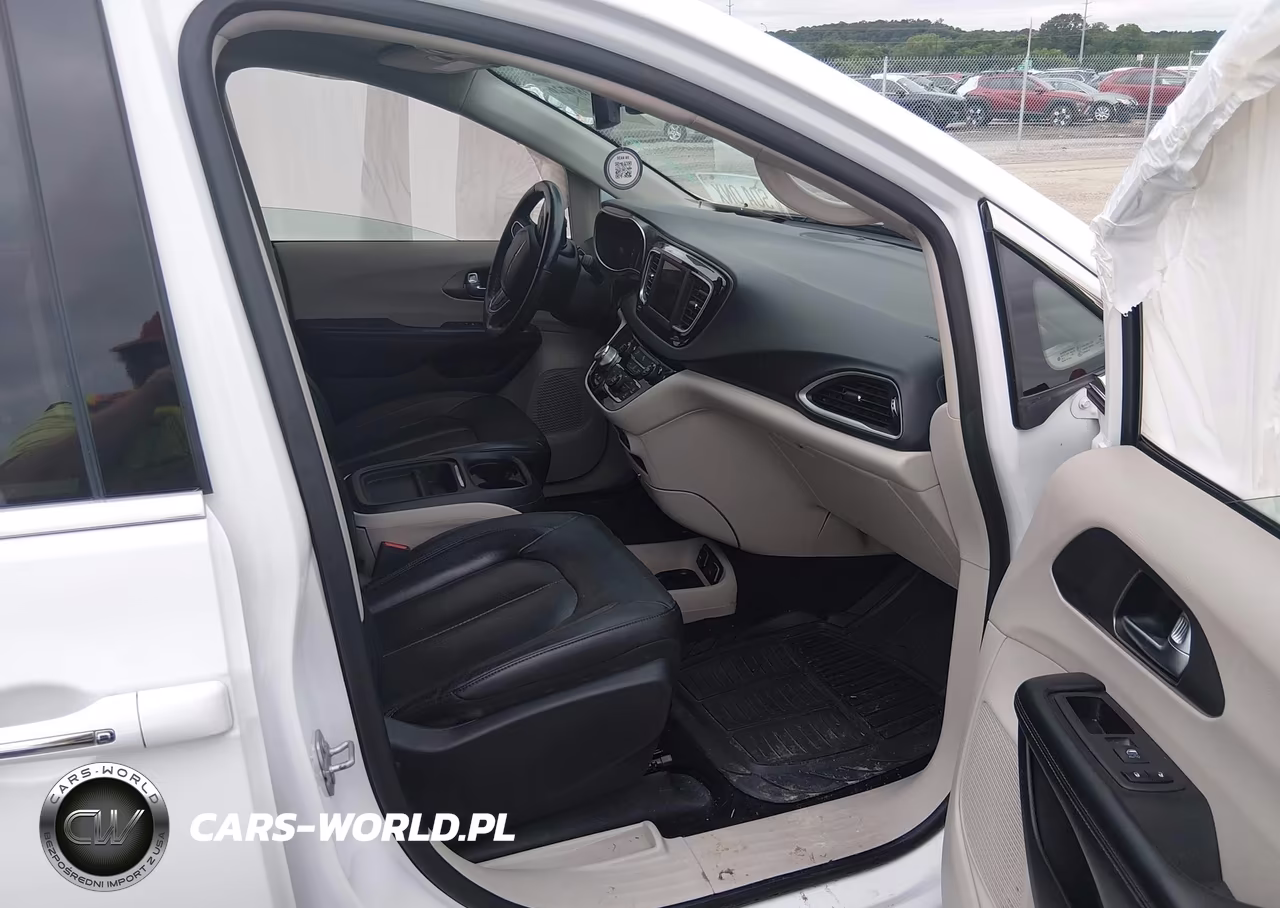 2020 Chrysler Pacifica Touring L VIN:2C4RC1BG7LR271453 - 5