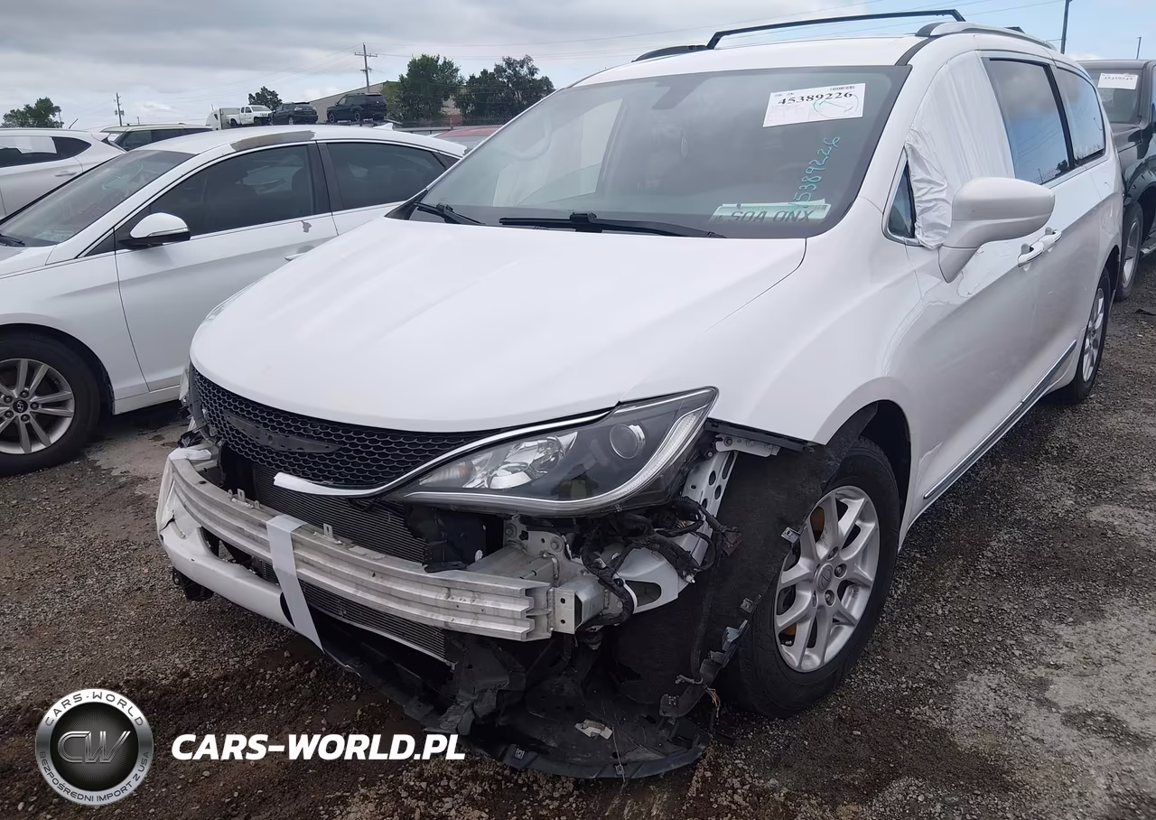 2020 Chrysler Pacifica Touring L VIN:2C4RC1BG7LR271453 - 6