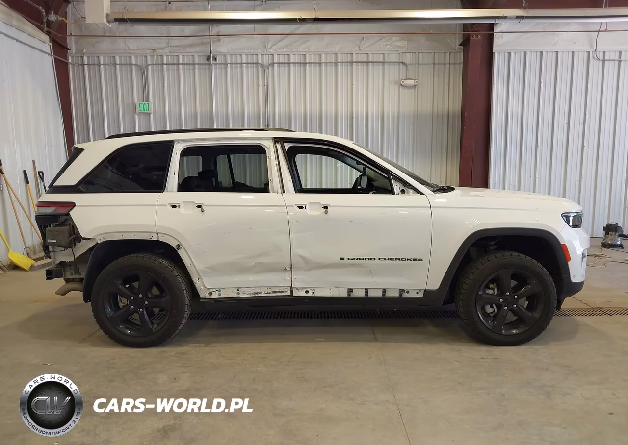 2023 Jeep Grand Cherokee Limited 4X4 VIN:1C4RJHBG8PC651690 - 14