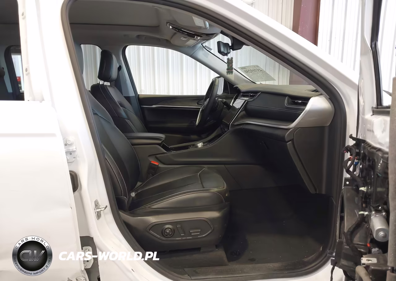 2023 Jeep Grand Cherokee Limited 4X4 VIN:1C4RJHBG8PC651690 - 5