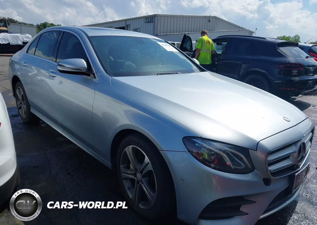 2017 Mercedes-Benz E 300 4Matic – zdjęcie 1 z 16