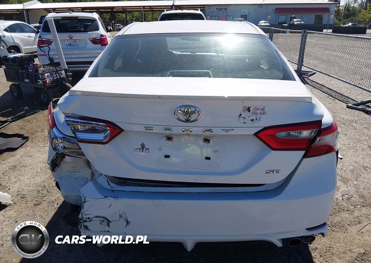 2018 Toyota Camry L-Le-Xle-Se-Xse VIN:4T1B11HK3JU135934 - 17