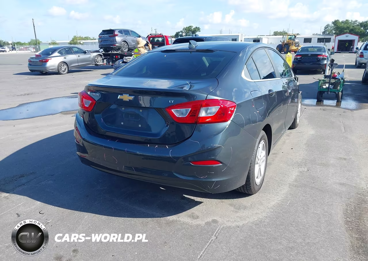 2018 Chevrolet Cruze Lt Auto VIN:1G1BE5SMXJ7155776 - 4