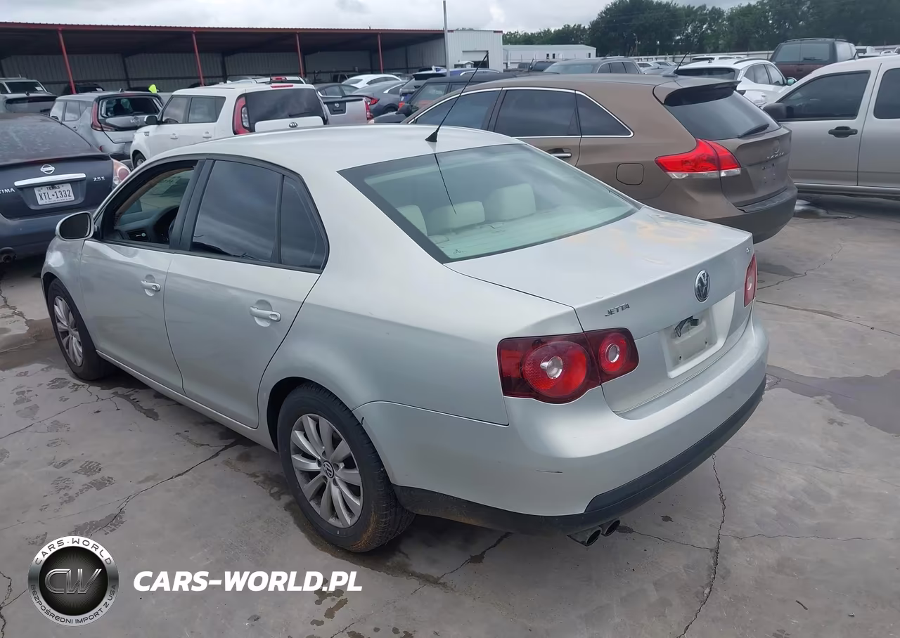 2010 Volkswagen Jetta Limited Edition VIN:3VWAX7AJ4AM104700 - 3