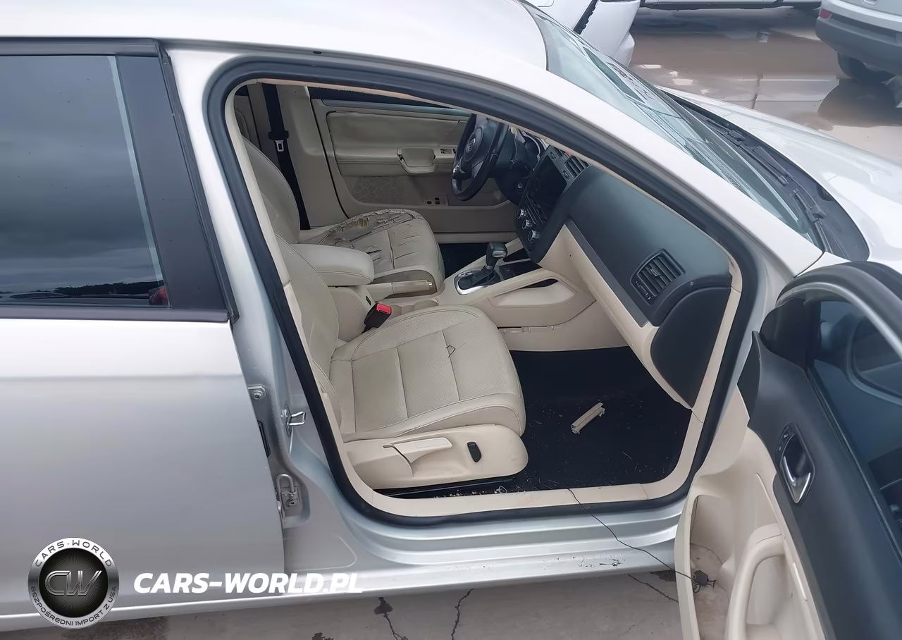2010 Volkswagen Jetta Limited Edition VIN:3VWAX7AJ4AM104700 - 5