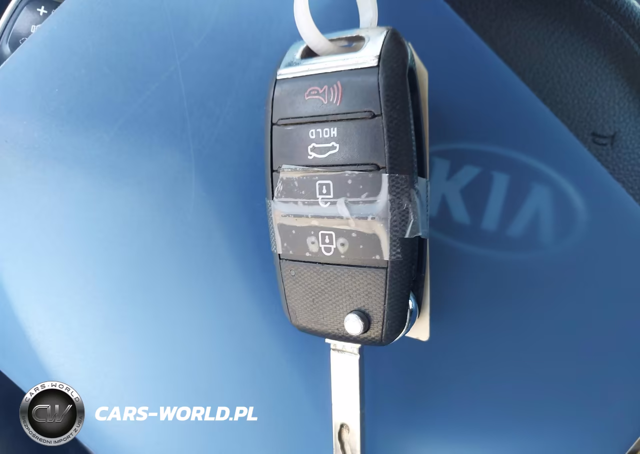 2018 Kia Optima S VIN:5XXGT4L30JG246226 - 11