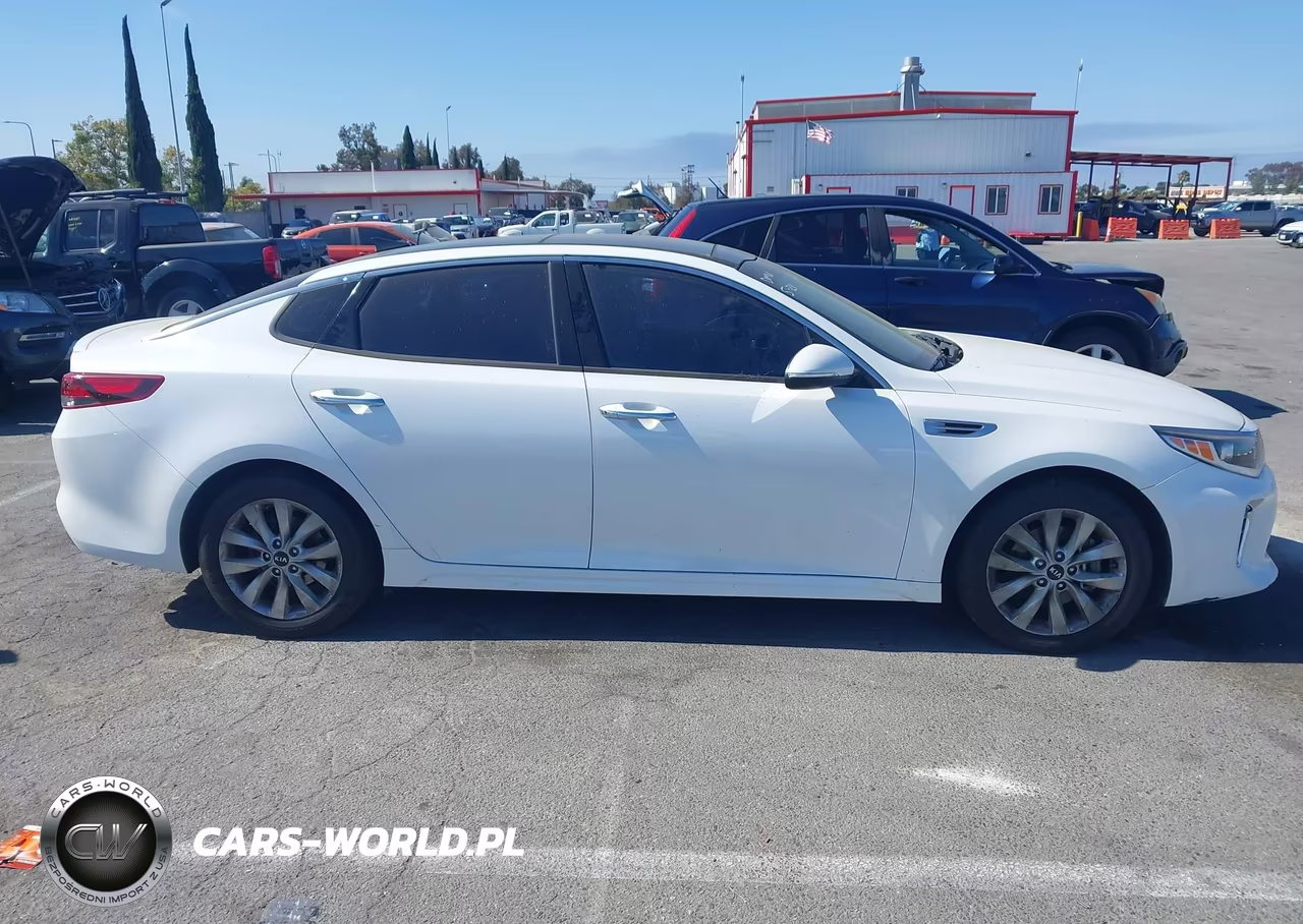 2018 Kia Optima S VIN:5XXGT4L30JG246226 - 13