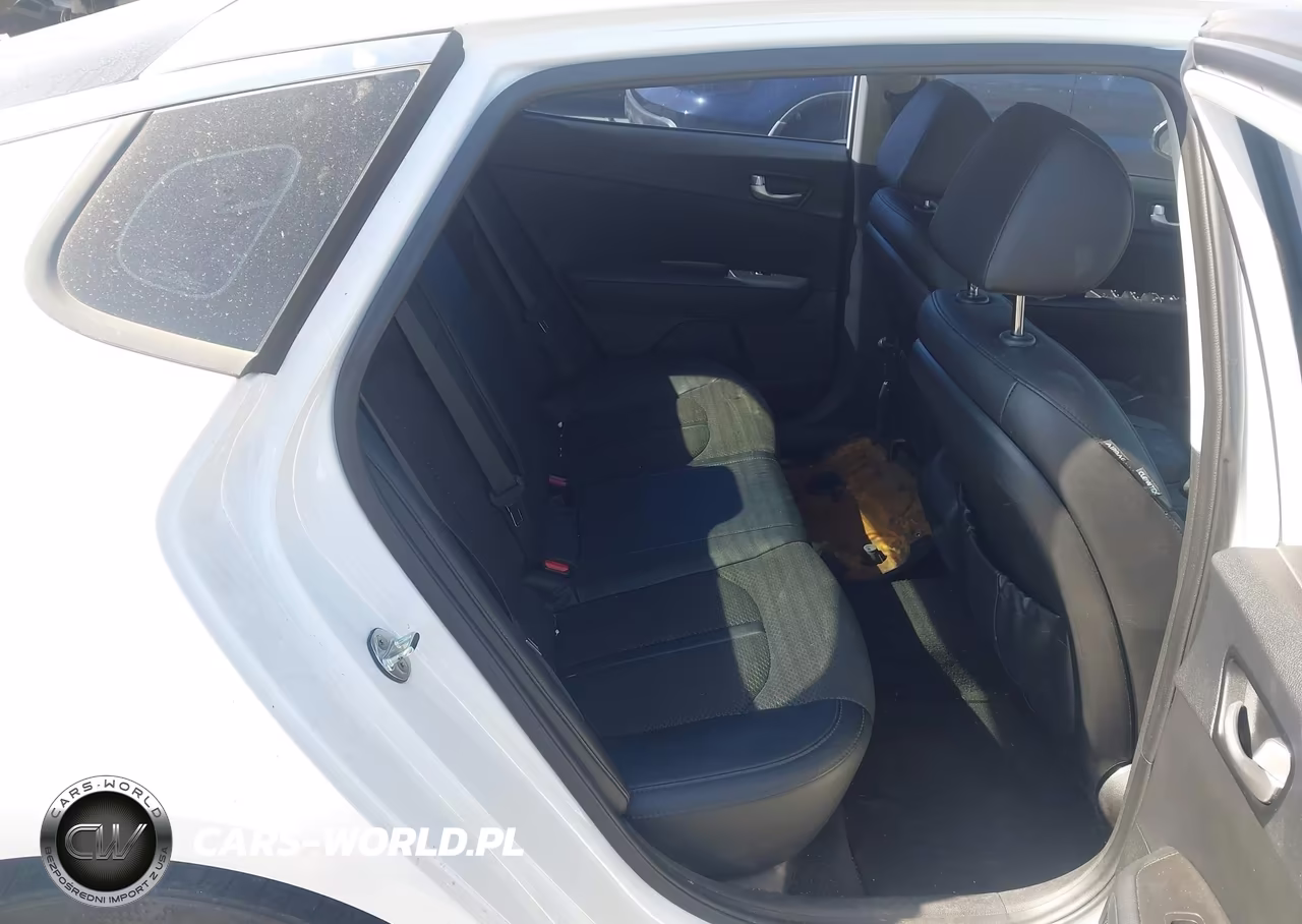 2018 Kia Optima S VIN:5XXGT4L30JG246226 - 8