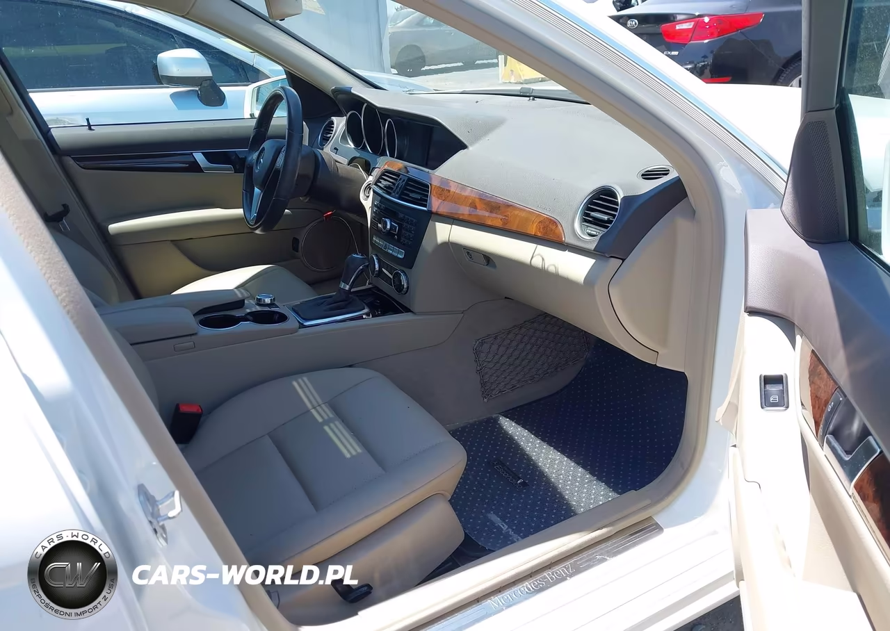 2014 Mercedes-Benz C 250 Sport VIN:WDDGF4HB0EG245184 - 5