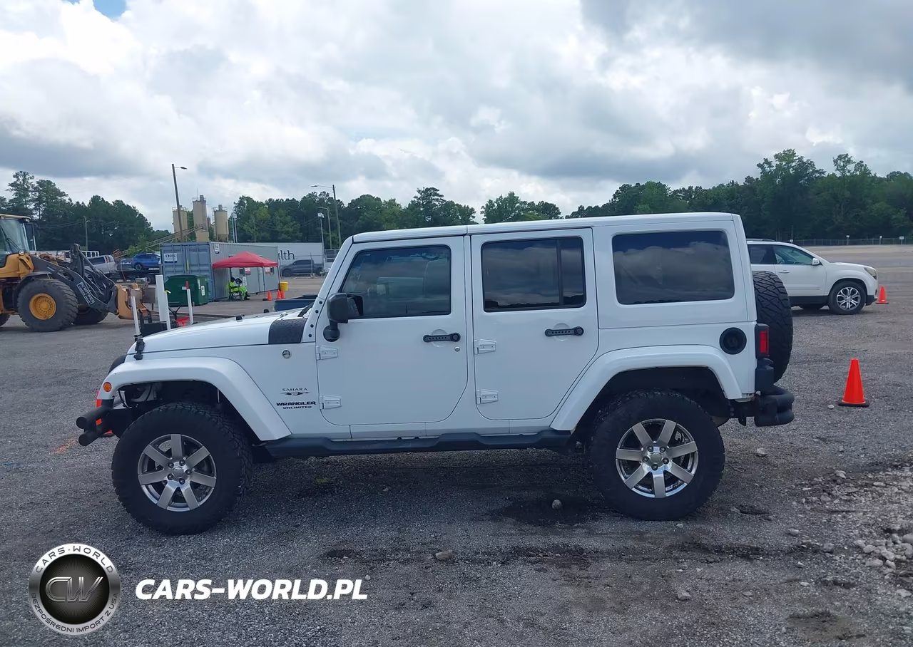 2017 Jeep Wrangler Unlimited Sahara 4X4 VIN:1C4BJWEG2HL515798 - 14
