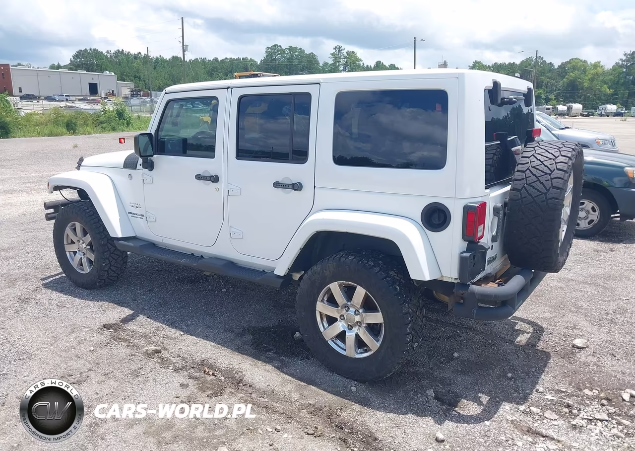 2017 Jeep Wrangler Unlimited Sahara 4X4 VIN:1C4BJWEG2HL515798 - 3