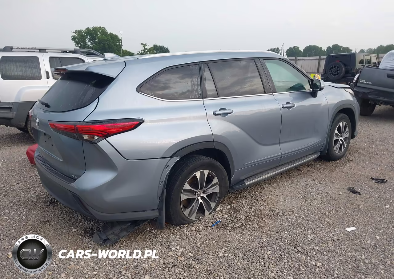 2022 Toyota Highlander Xle VIN:5TDGZRAHXNS095748 - 4
