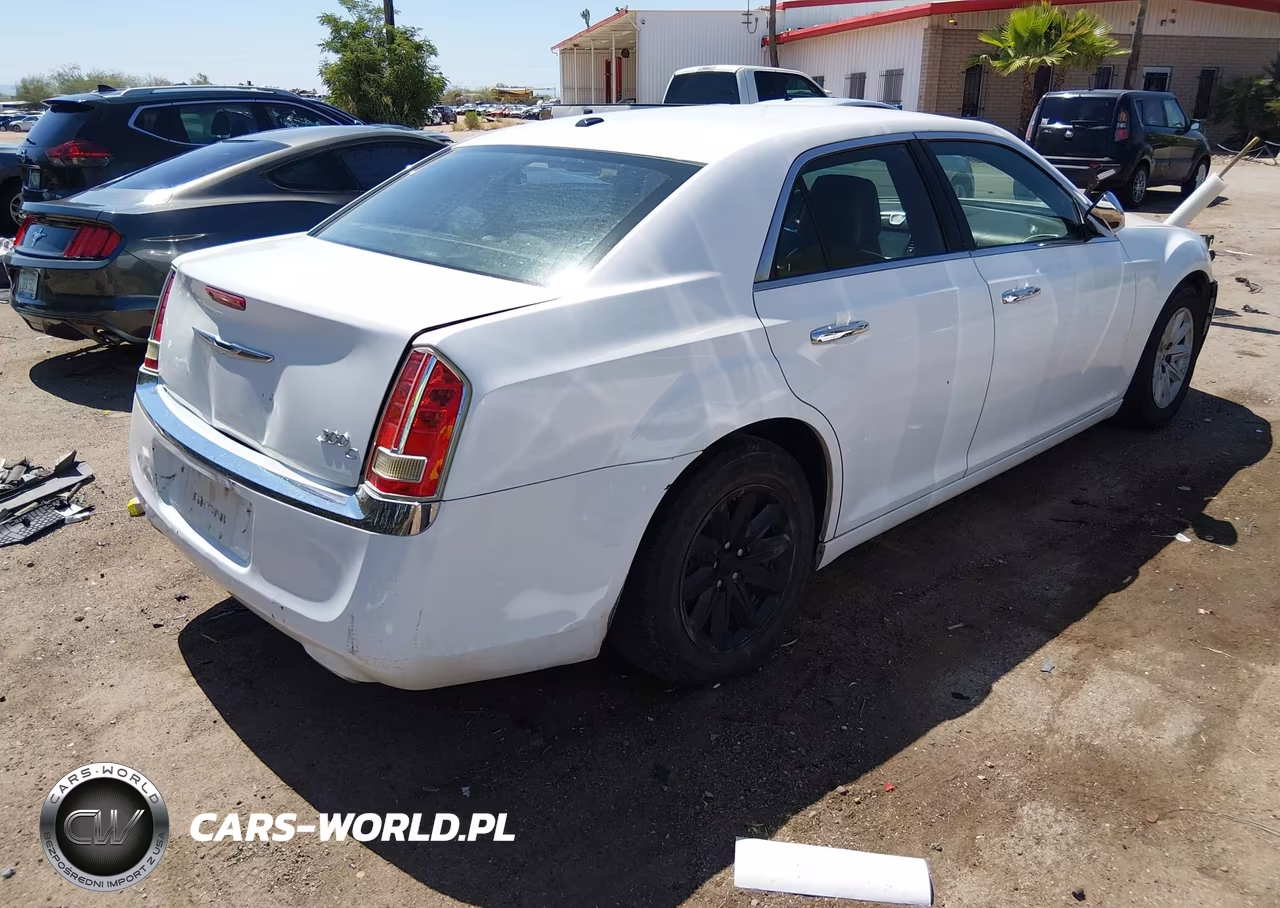 2013 Chrysler 300C VIN:2C3CCAEG8DH621587 - 4