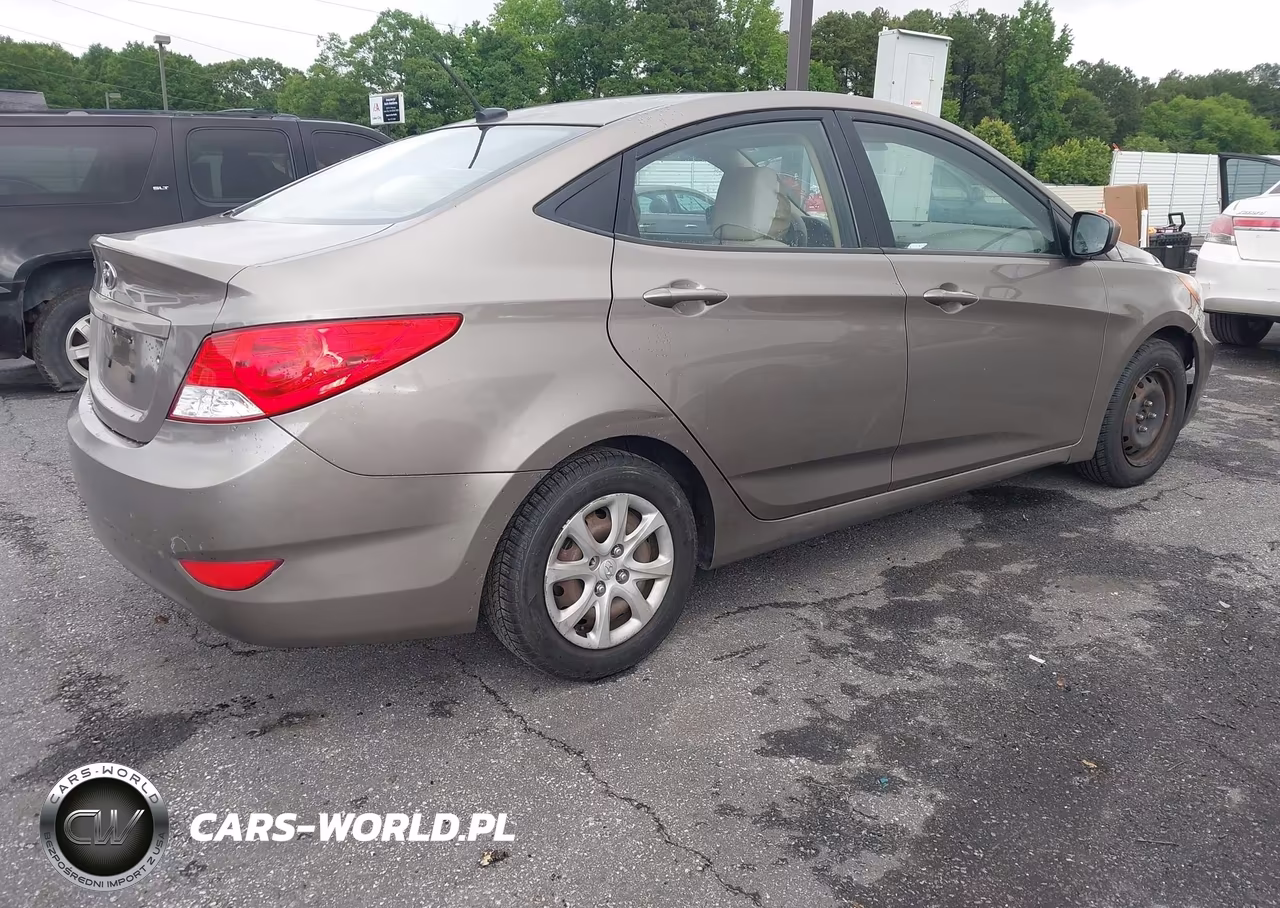 2013 Hyundai Accent Gls VIN:KMHCT4AE2DU477867 - 4