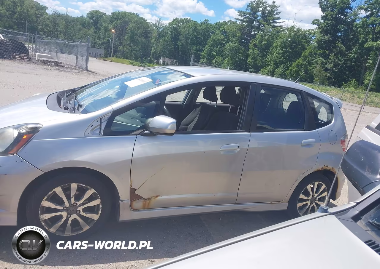 2013 Honda Fit Sport VIN:JHMGE8G5XDC041206 - 14