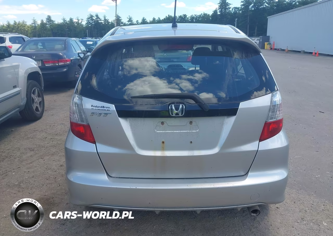 2013 Honda Fit Sport VIN:JHMGE8G5XDC041206 - 16