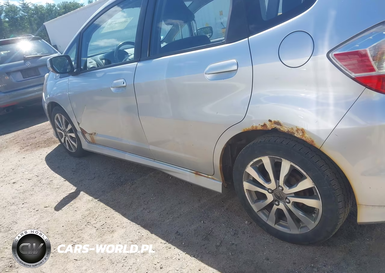 2013 Honda Fit Sport VIN:JHMGE8G5XDC041206 - 17