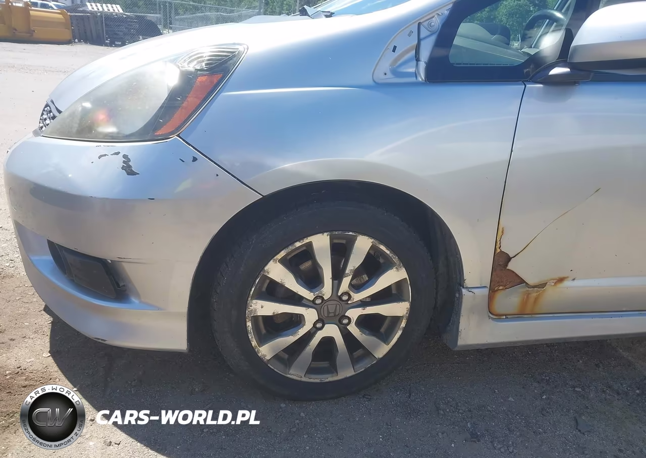2013 Honda Fit Sport VIN:JHMGE8G5XDC041206 - 19