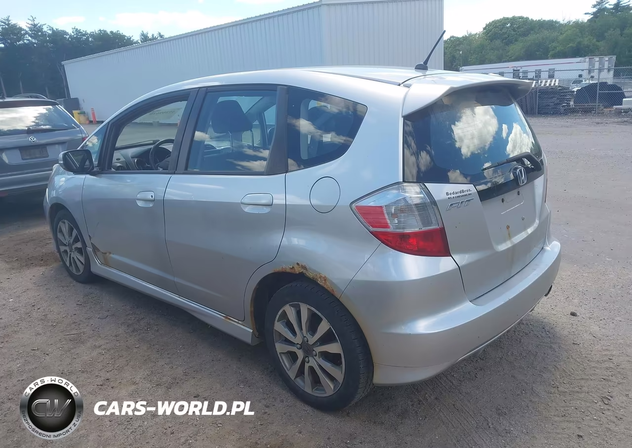 2013 Honda Fit Sport VIN:JHMGE8G5XDC041206 - 3