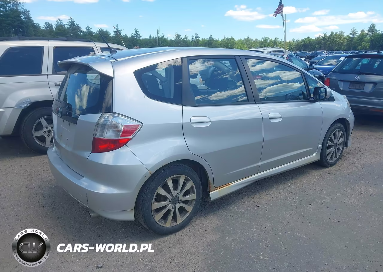 2013 Honda Fit Sport VIN:JHMGE8G5XDC041206 - 4