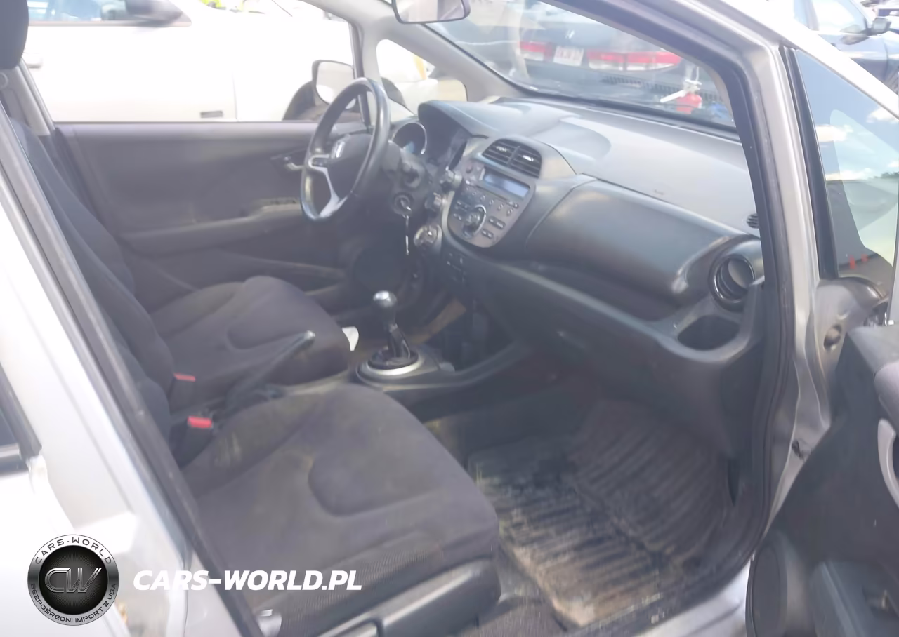 2013 Honda Fit Sport VIN:JHMGE8G5XDC041206 - 5
