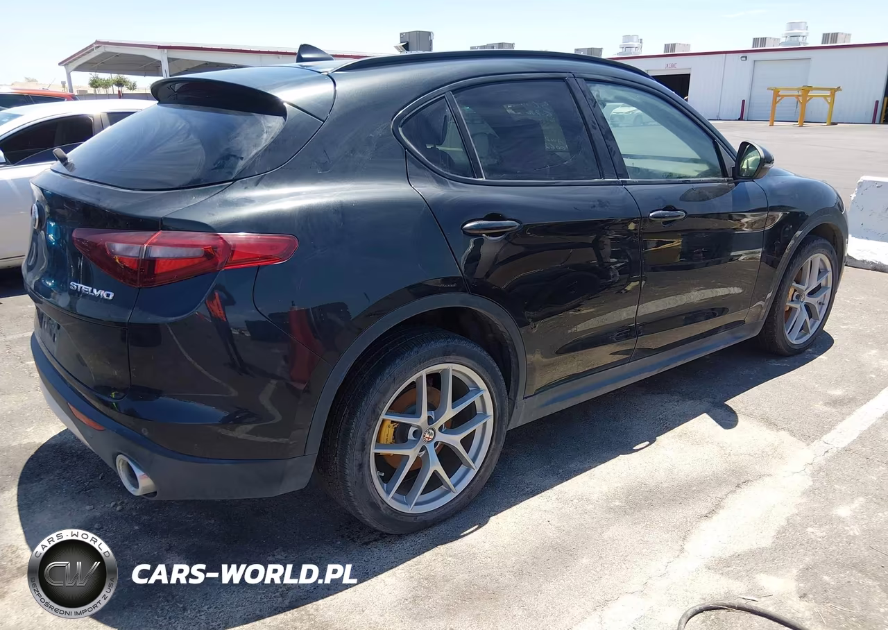 2018 Alfa Romeo Stelvio Ti Sport Awd VIN:ZASFAKNN4J7B70062 - 4