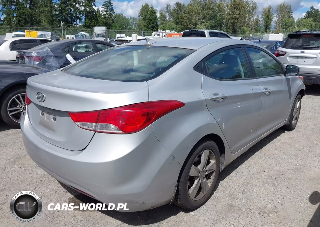 2013 Hyundai Elantra Gls VIN:KMHDH4AE7DU840864 - 4