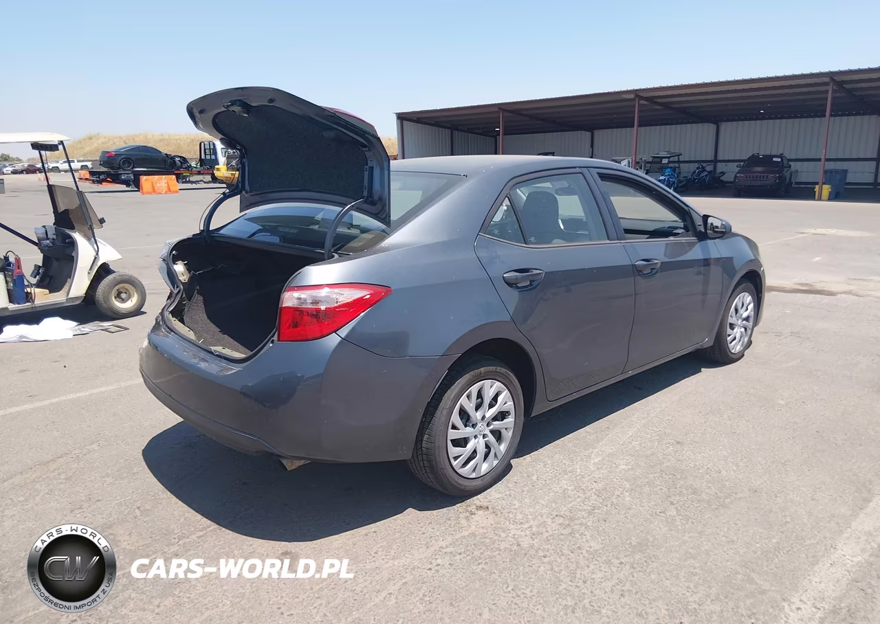 2017 Toyota Corolla Le VIN:5YFBURHE2HP633456 - 4