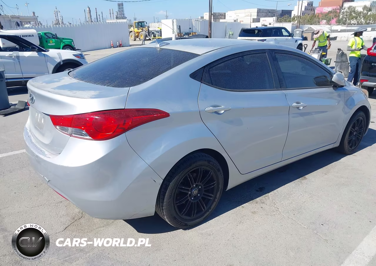 2011 Hyundai Elantra Gls VIN:5NPDH4AE1BH060127 - 4