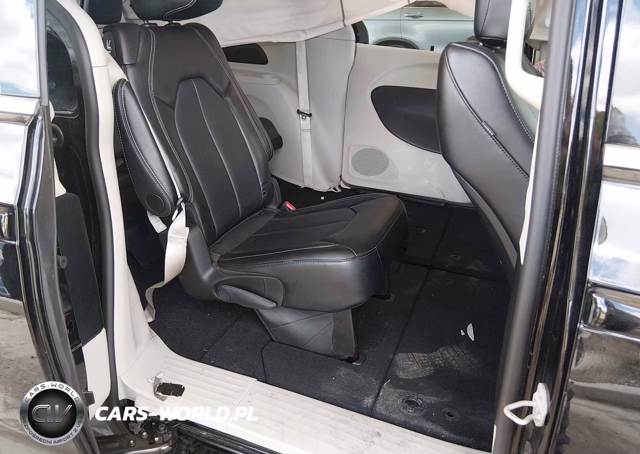 2024 Chrysler Pacifica Touring L VIN:2C4RC1BG5RR145827 - 8