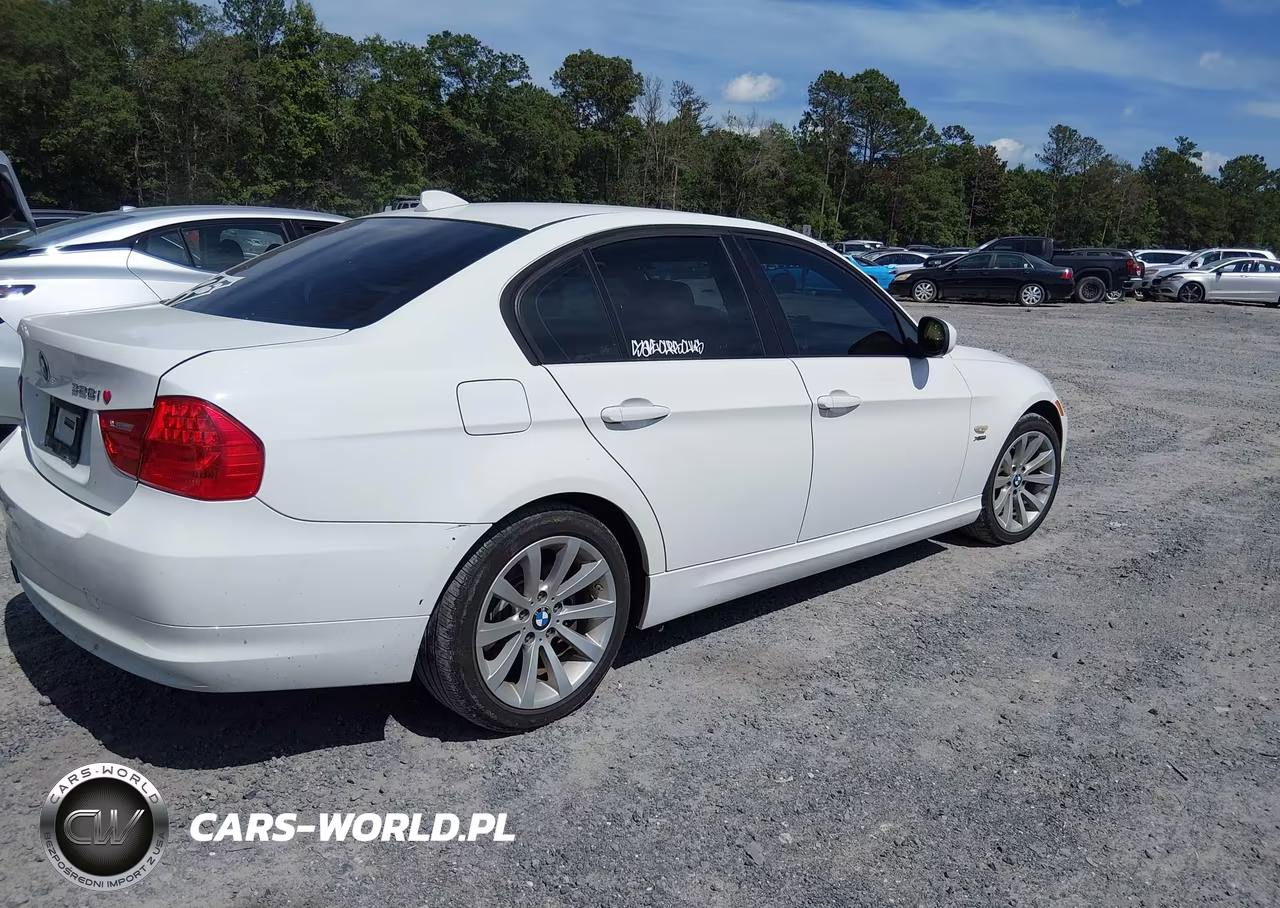 2011 BMW 328I xDrive VIN:WBAPK7G59BNN86669 - 4