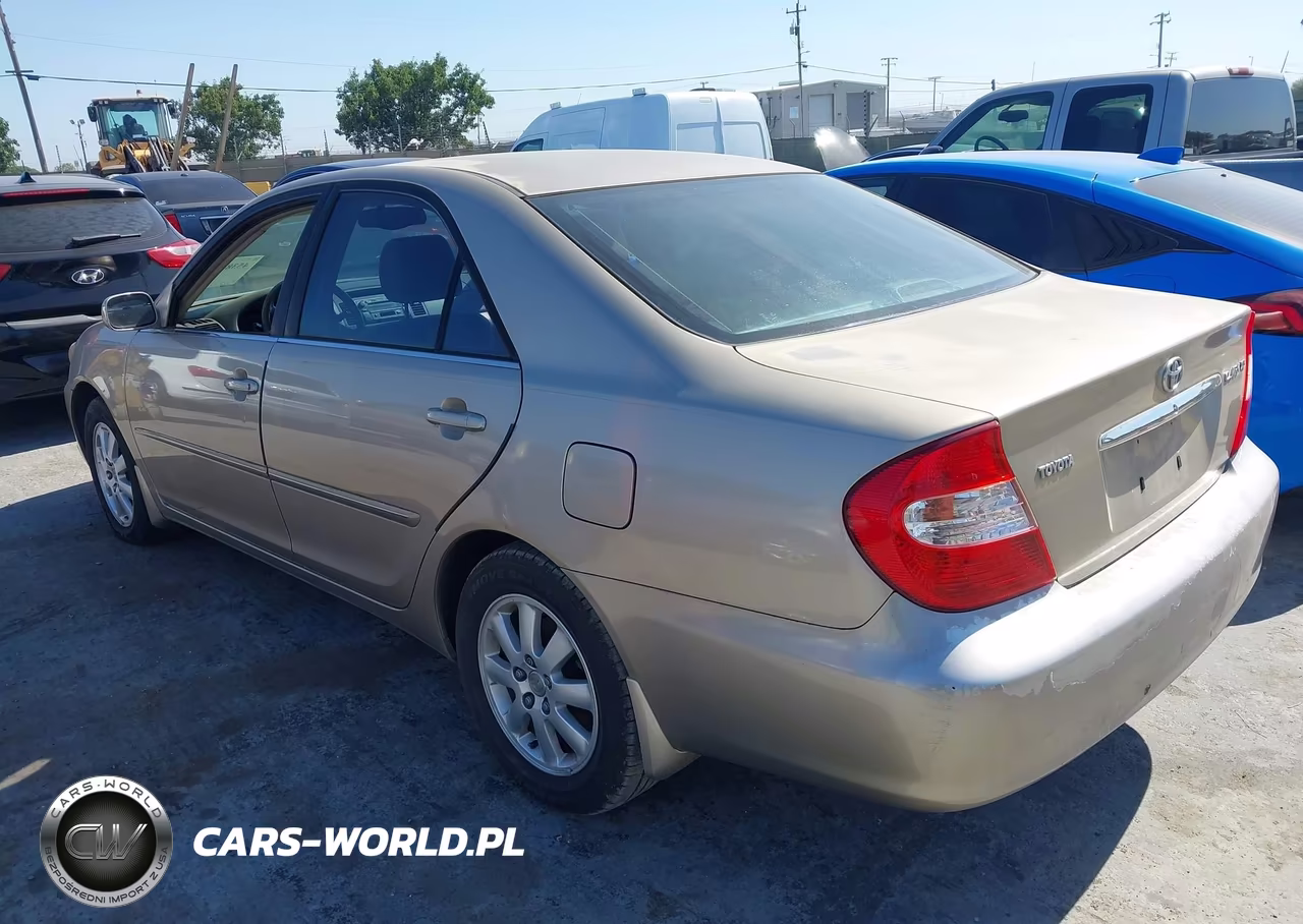 2002 Toyota Camry Xle VIN:JTDBE32K420063227 - 3