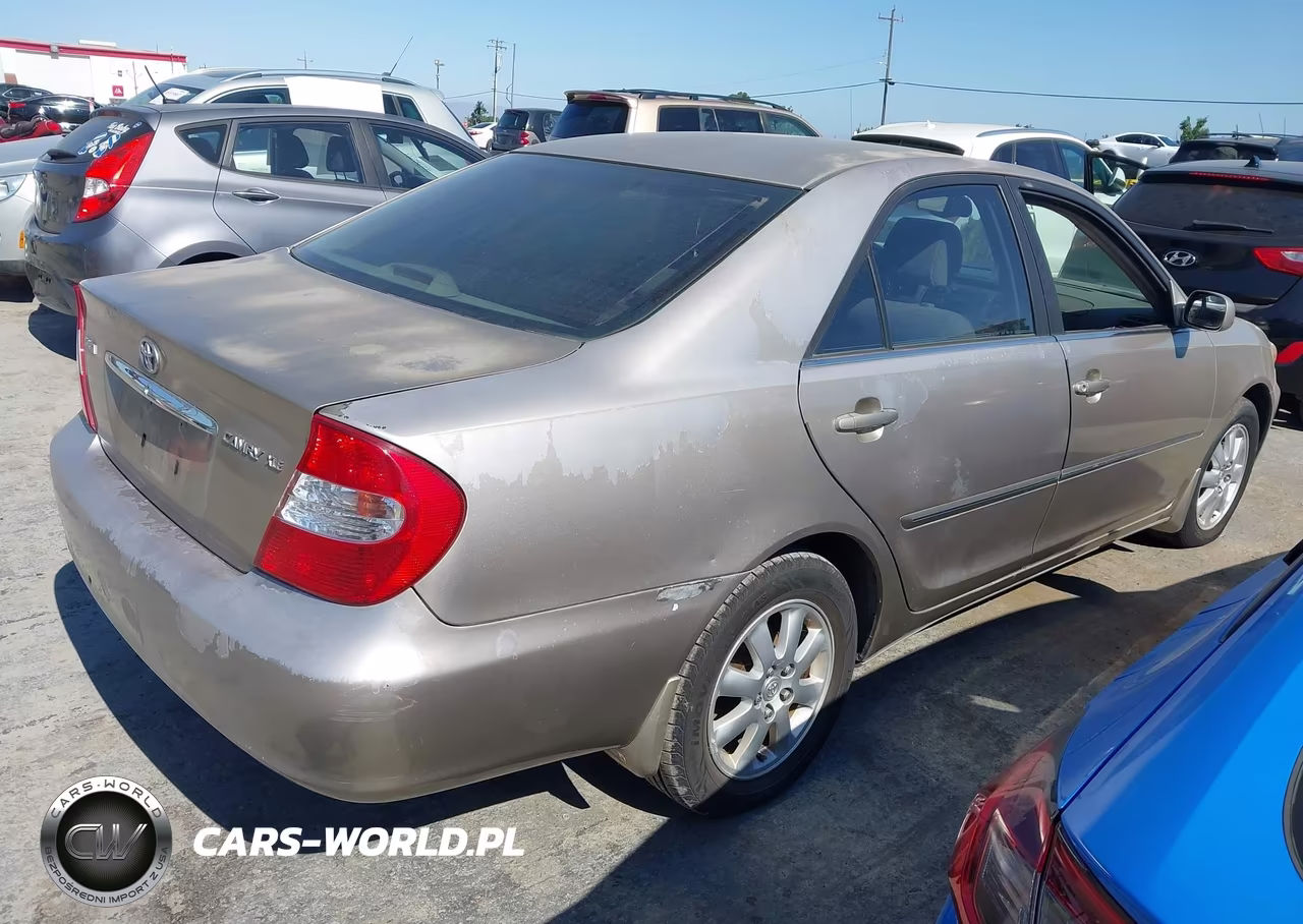 2002 Toyota Camry Xle VIN:JTDBE32K420063227 - 4