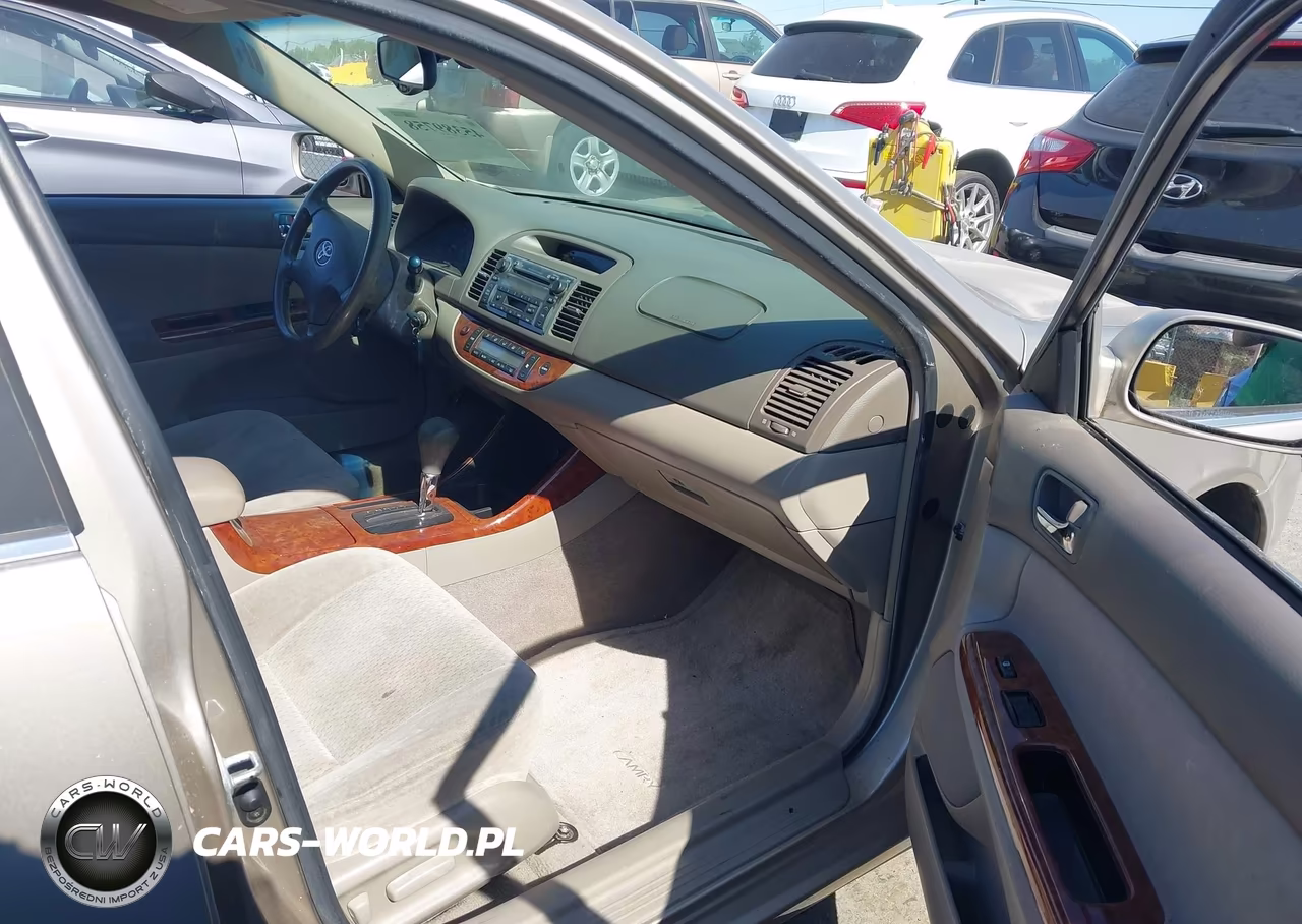 2002 Toyota Camry Xle VIN:JTDBE32K420063227 - 5