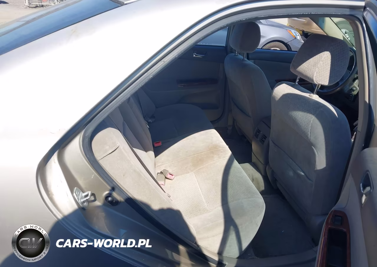 2002 Toyota Camry Xle VIN:JTDBE32K420063227 - 8