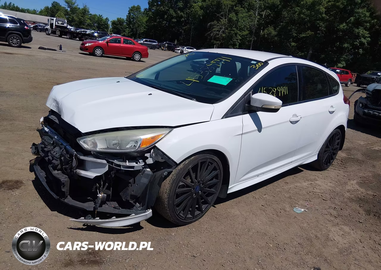2015 Ford Focus Se VIN:1FADP3K20FL228574 - 2