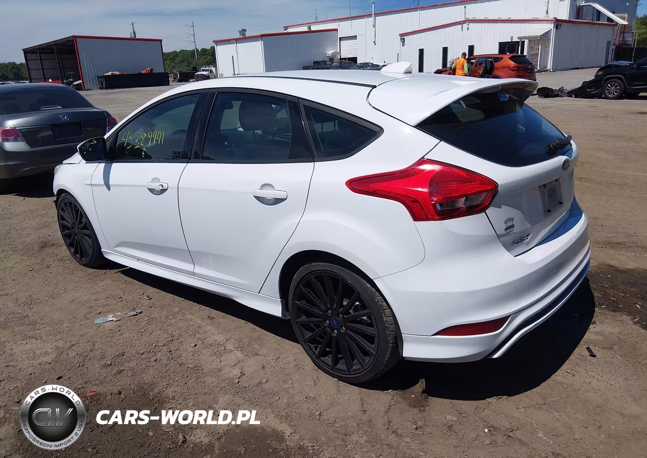 2015 Ford Focus Se VIN:1FADP3K20FL228574 - 3