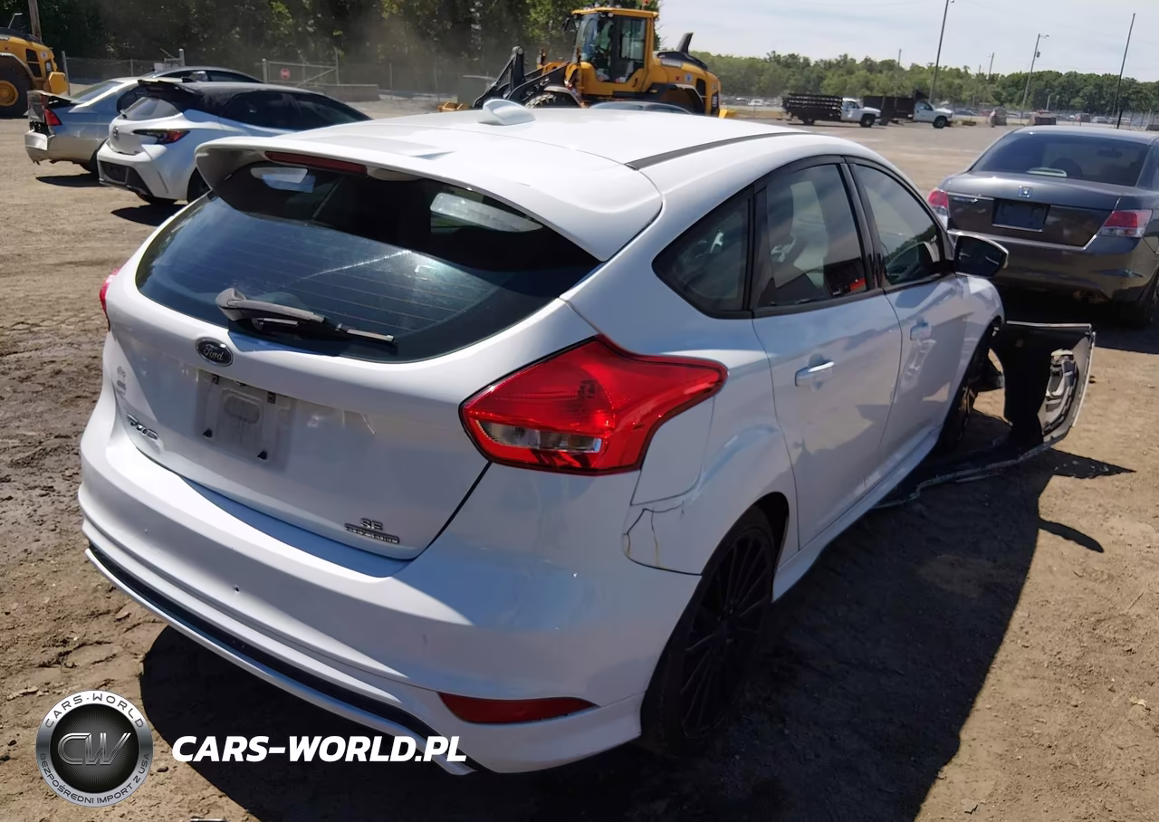 2015 Ford Focus Se VIN:1FADP3K20FL228574 - 4