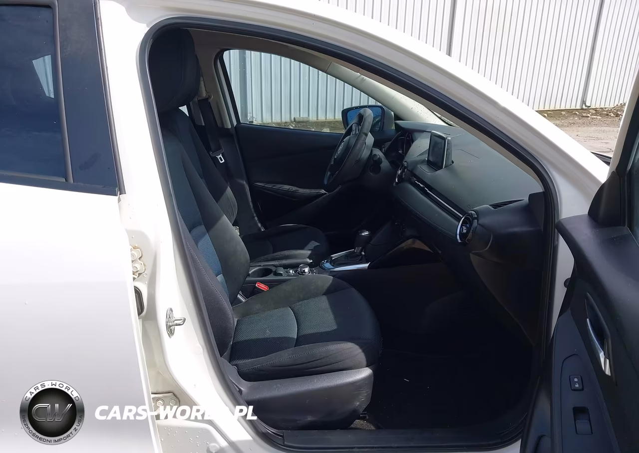 2017 Toyota Yaris Ia VIN:3MYDLBYV5HY189543 - 5