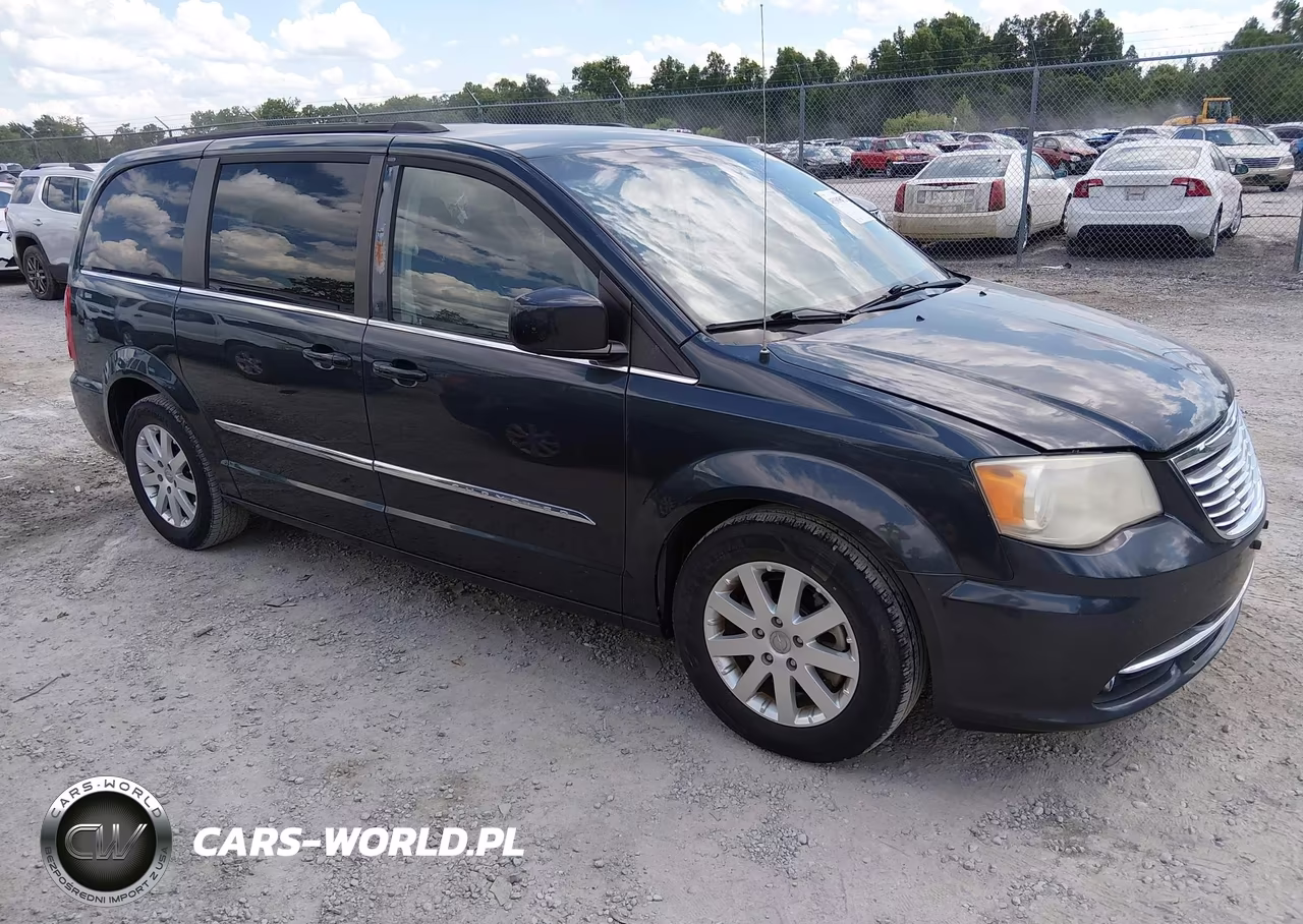2014 Chrysler Town & Country Touring – zdjęcie 1 z 16