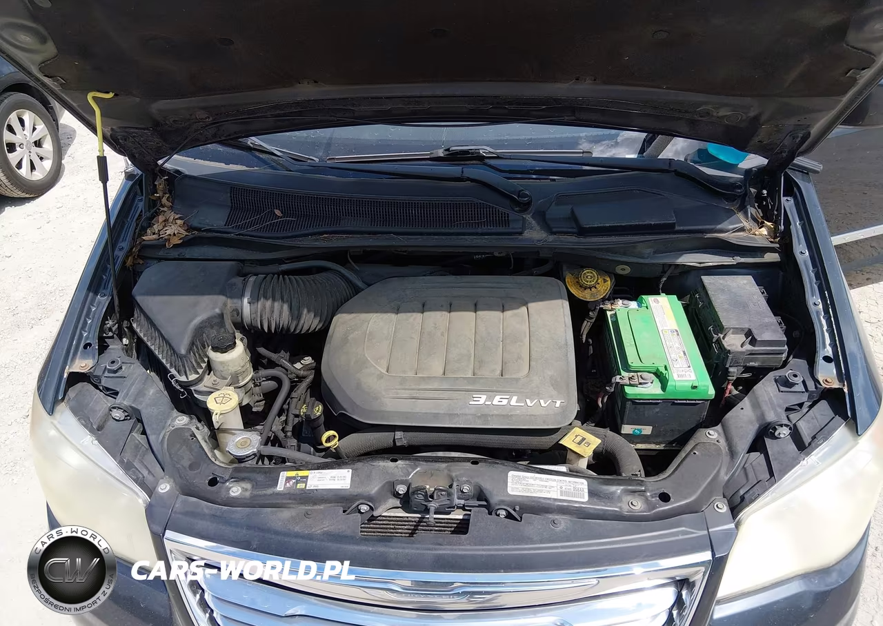 2014 Chrysler Town & Country Touring VIN:2C4RC1BGXER397924 - 10