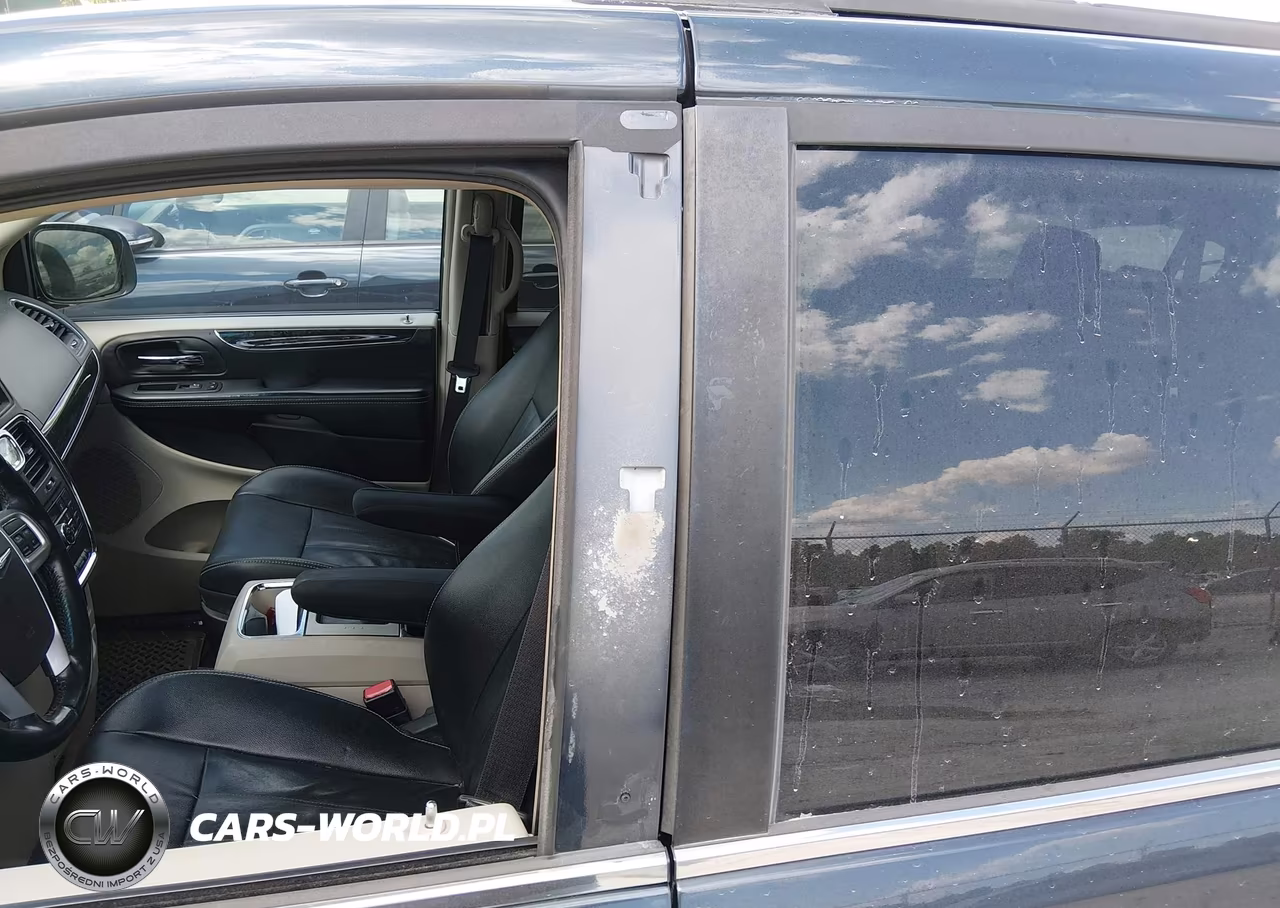 2014 Chrysler Town & Country Touring VIN:2C4RC1BGXER397924 - 12