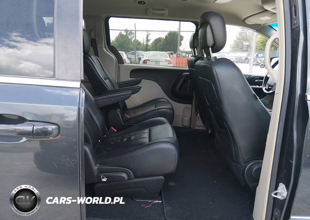 2014 Chrysler Town & Country Touring VIN:2C4RC1BGXER397924 - 8
