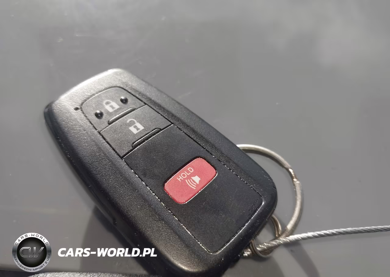 2018 Toyota Prius Three VIN:JTDKARFU9J3546476 - 11